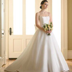 1295 Wedding Dress by Martina Liana - Boutique Sample